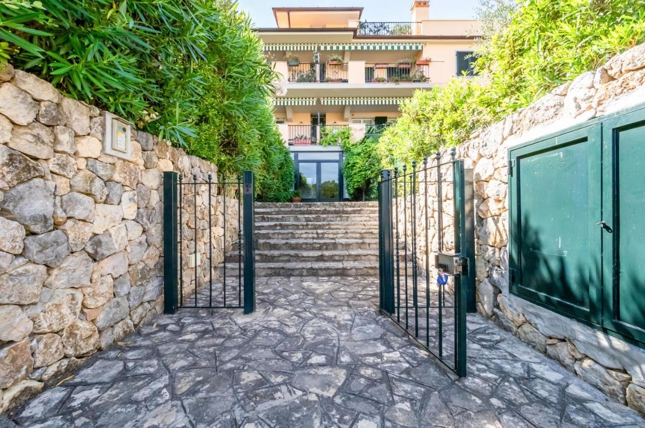 Piana Di Solaro Modern Flat & Swimming Pool Apartment Lerici Luaran gambar
