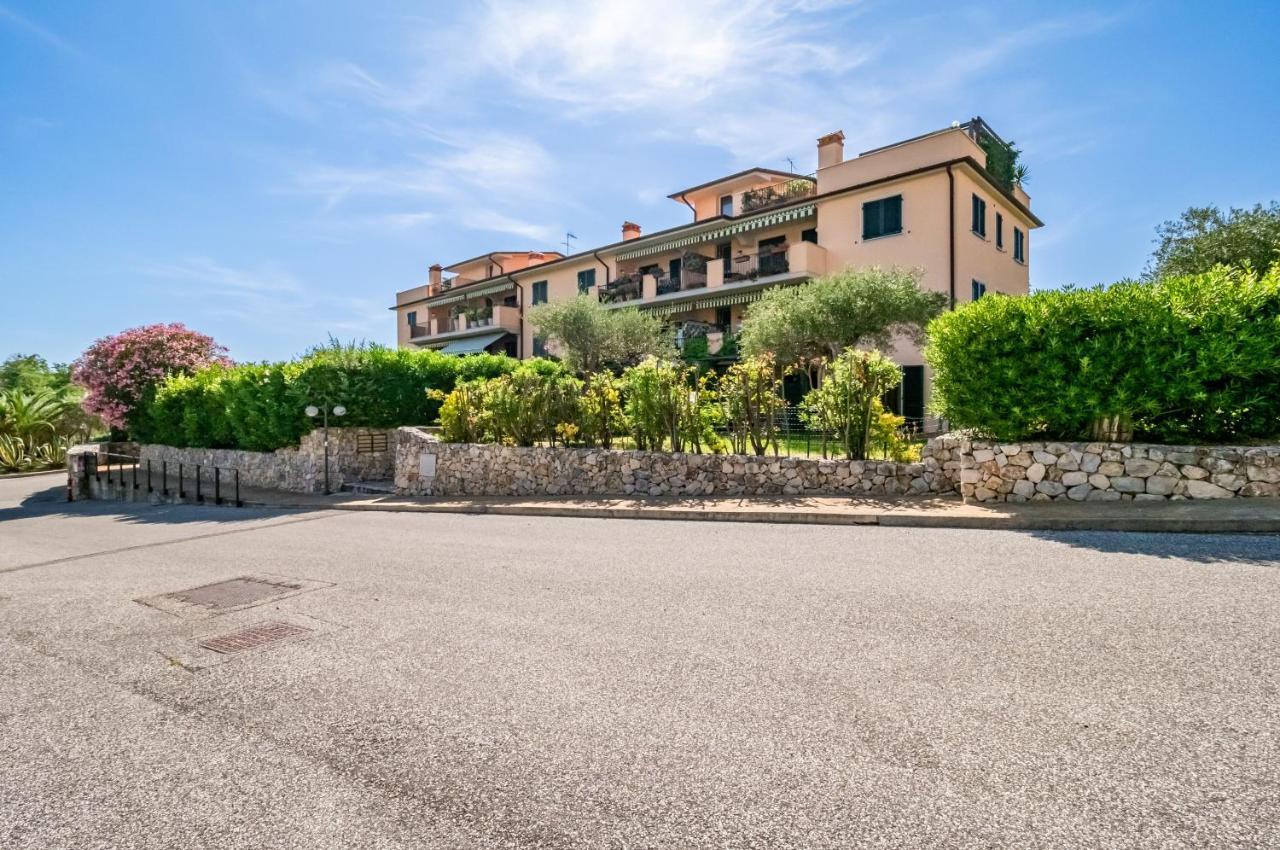Piana Di Solaro Modern Flat & Swimming Pool Apartment Lerici Luaran gambar